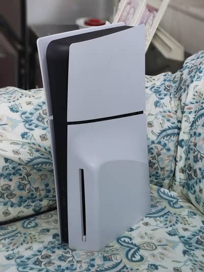 PS5 Slim 1TB UK Edition with 2 controllers