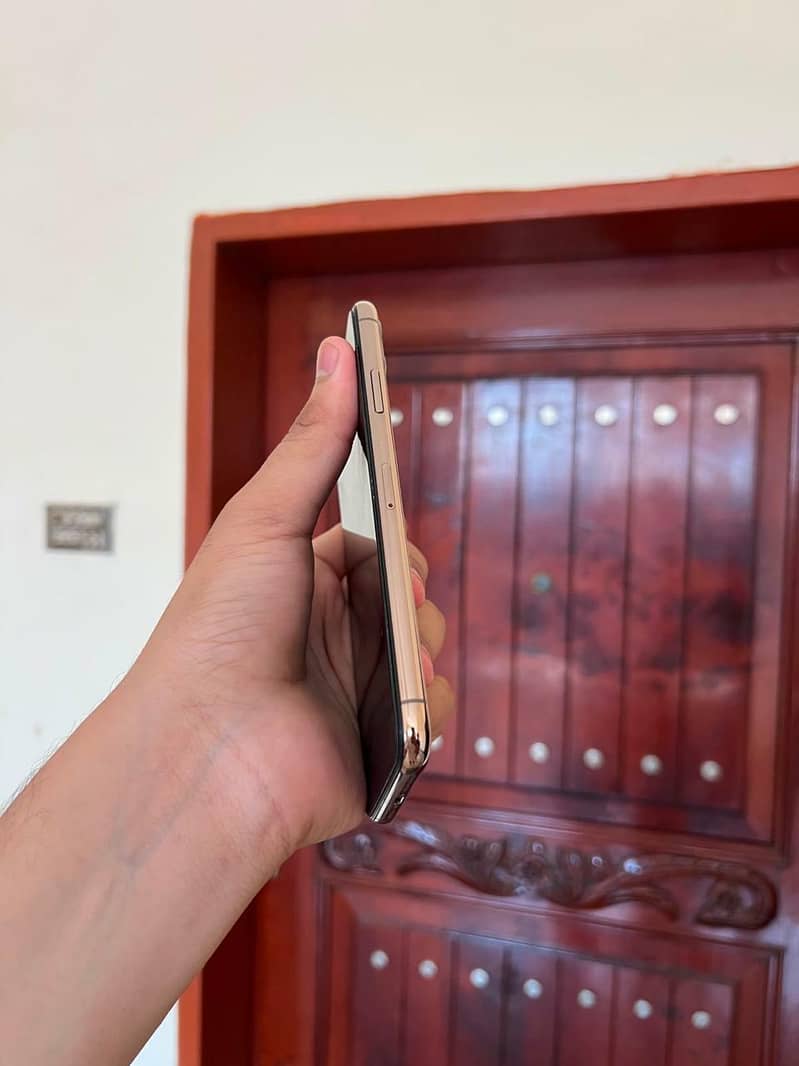 Apple iPhone 11 Pro Max 6