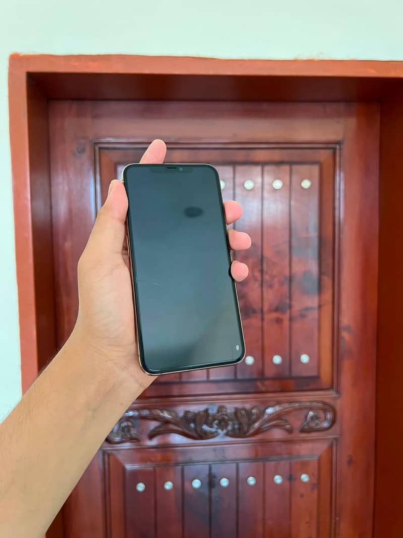 Apple iPhone 11 Pro Max 9