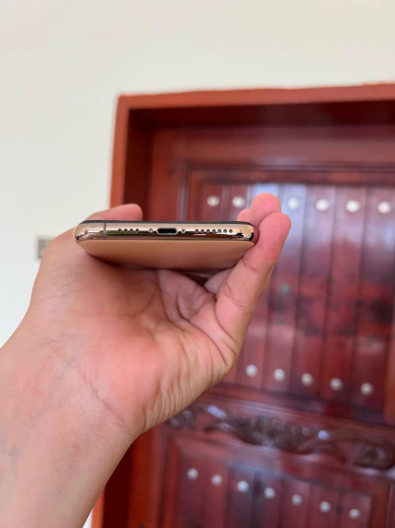 Apple iPhone 11 Pro Max 12