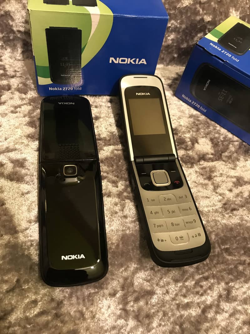 Nokia 2720 Flip 1