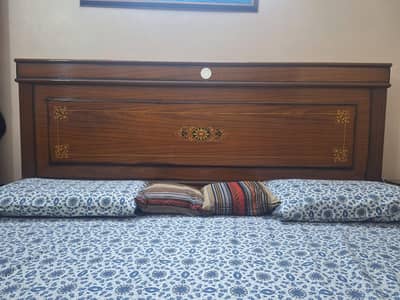 king size wooden bed