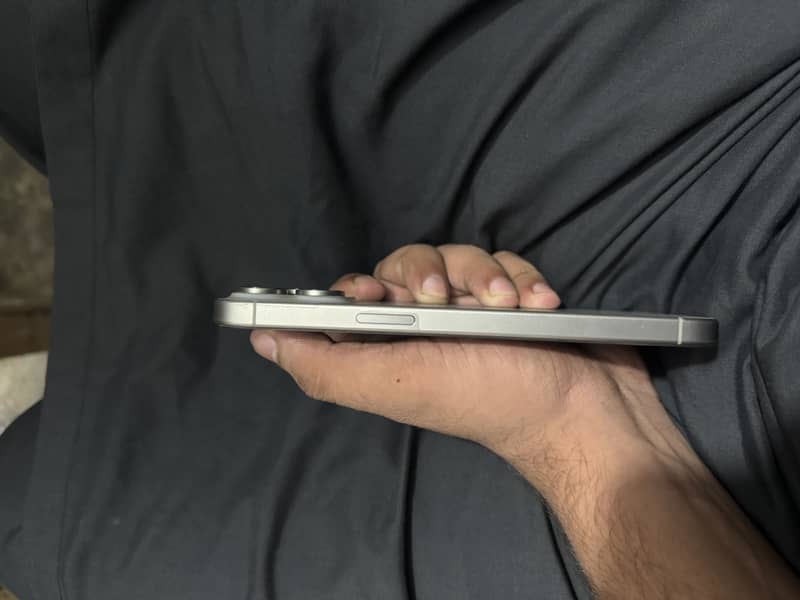 Apple iPhone 15 Pro Max 2