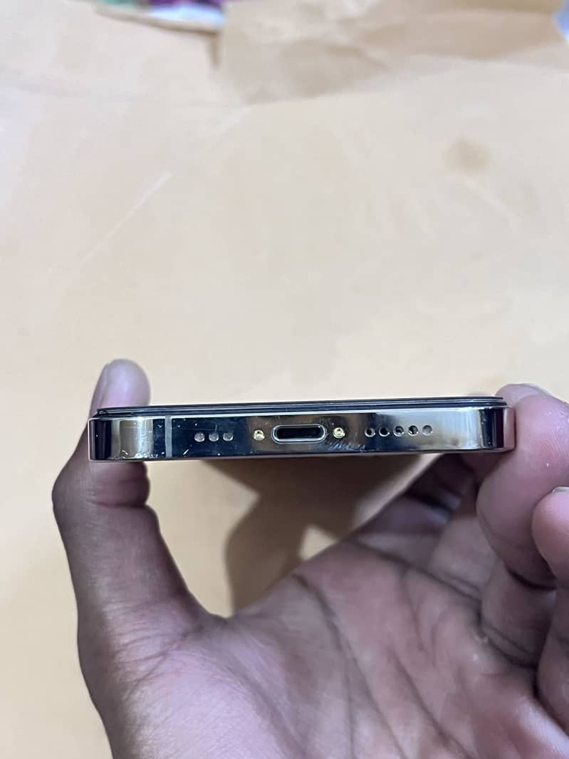 Apple iPhone 12 Pro 4