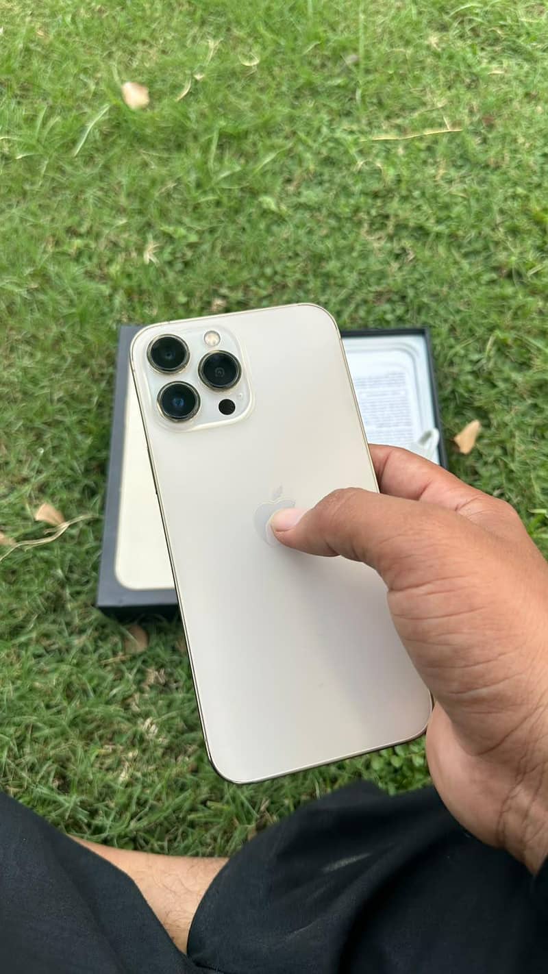 Apple iPhone 13 Pro Max 4