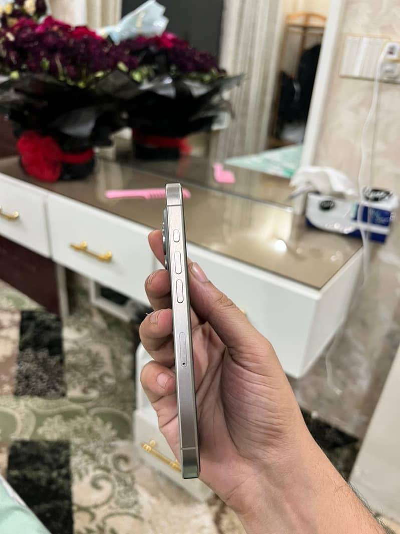 Apple iPhone 15 Pro 2