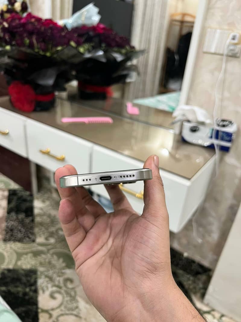 Apple iPhone 15 Pro 6