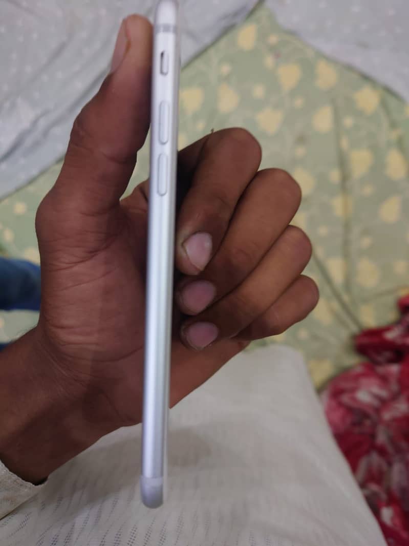 Apple iPhone 7 2