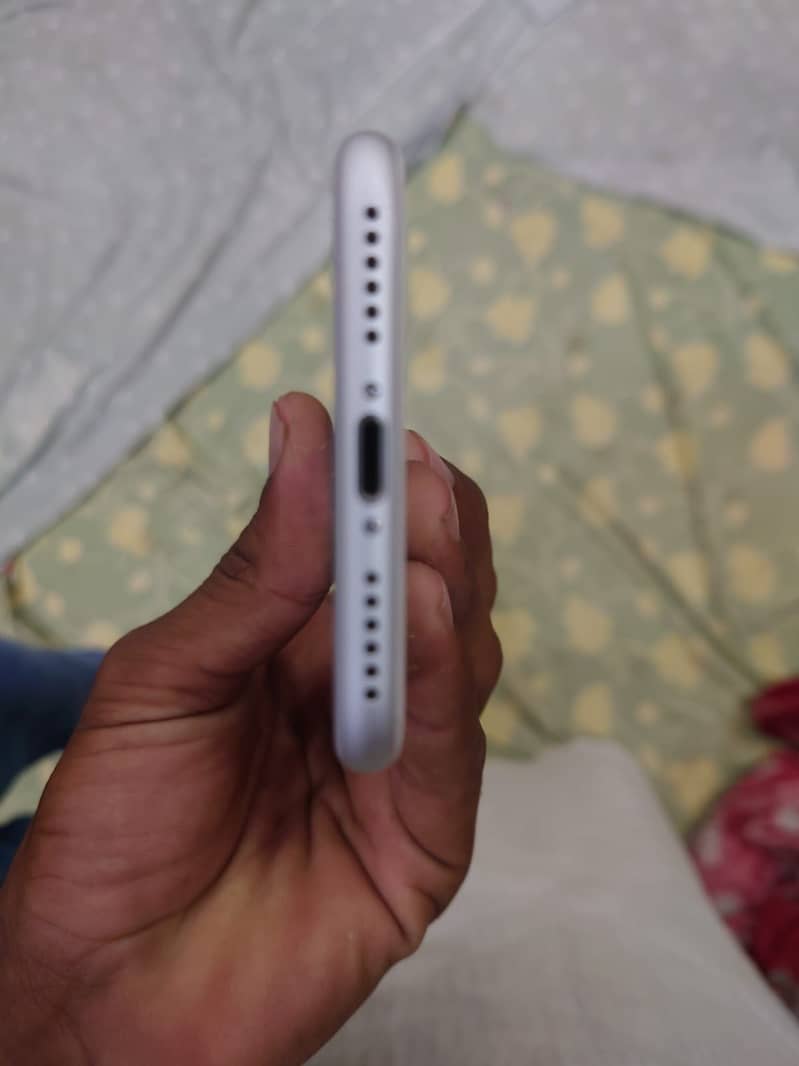 Apple iPhone 7 3