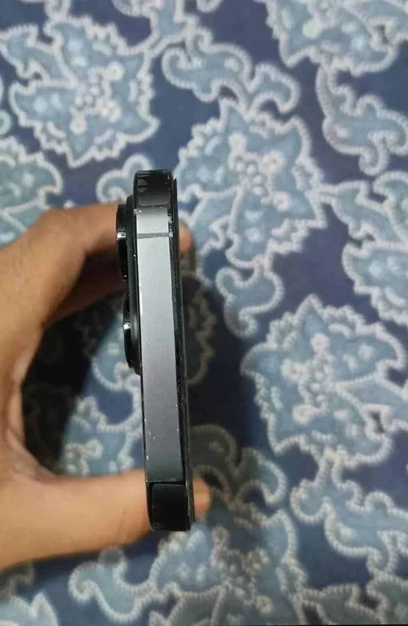Apple iPhone 14 Pro 2