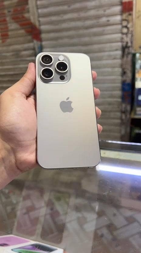 Apple iPhone 15 Pro 0