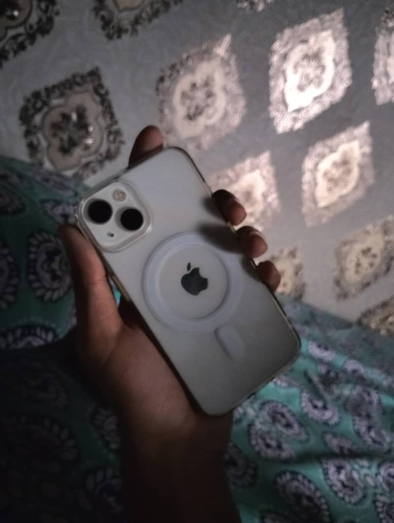 Apple iPhone 13 0