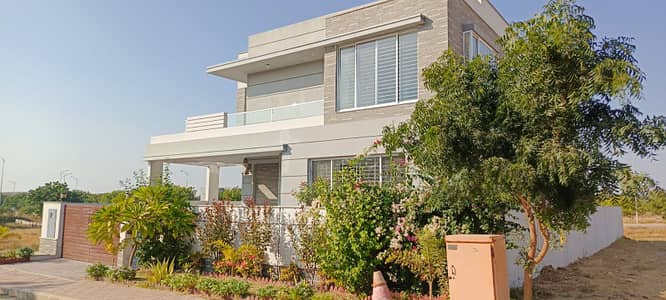 Precinct 4 luxury villa with basement available for sale in Bahria Town Karachi