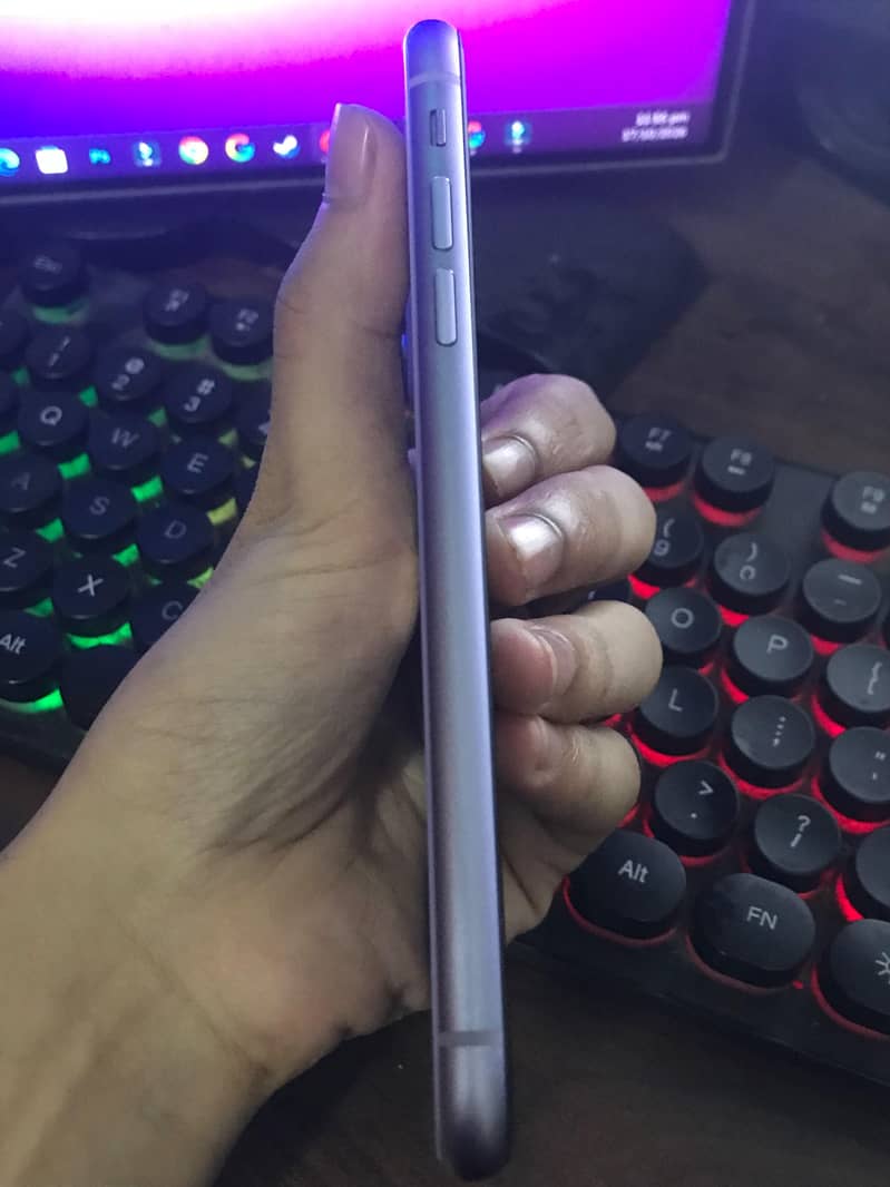 Apple iPhone 11 6