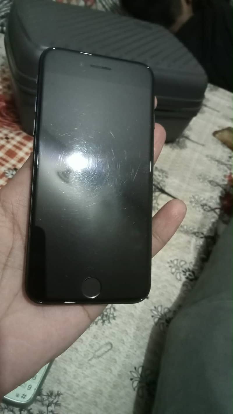 Apple iPhone 7 2