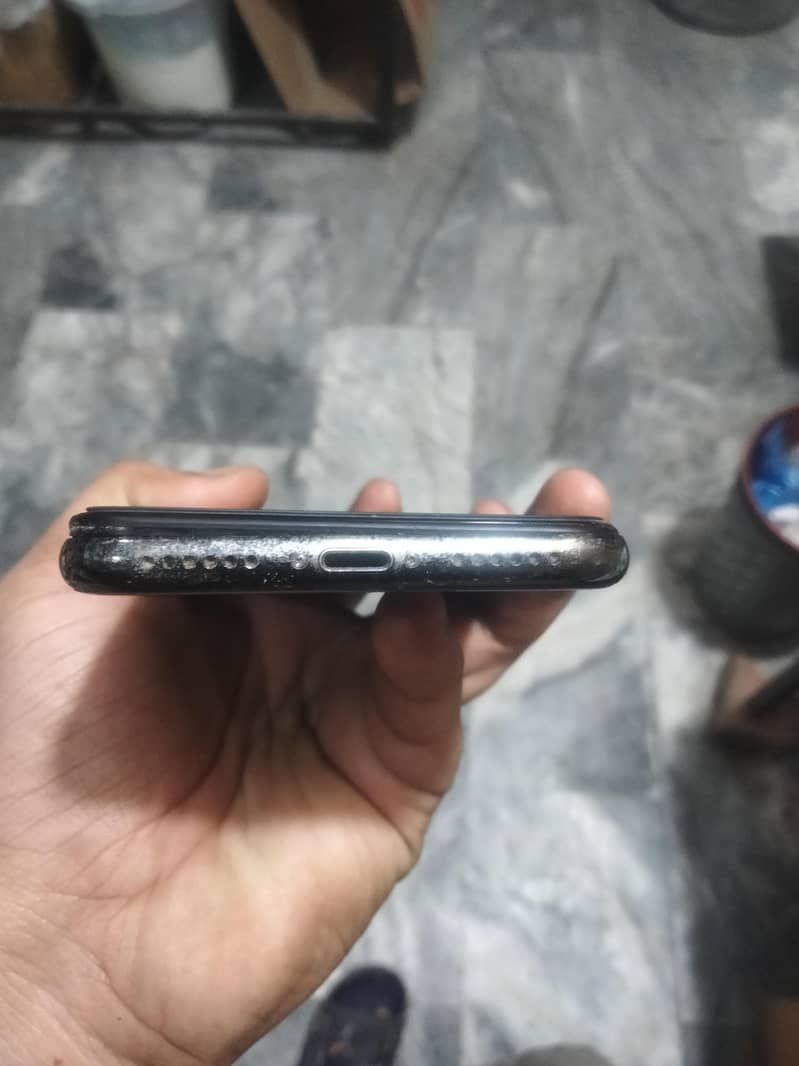 Apple iPhone X 6