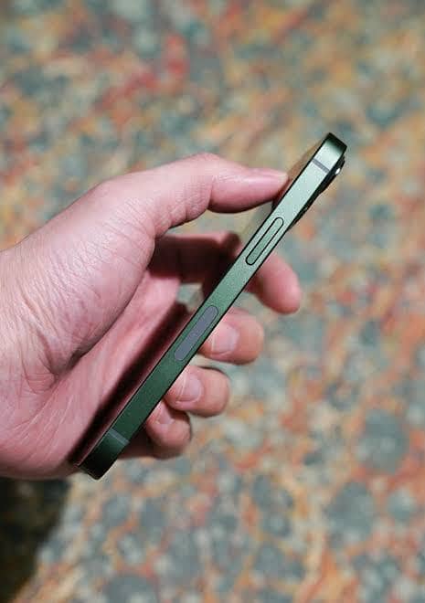 Apple iPhone 13 2