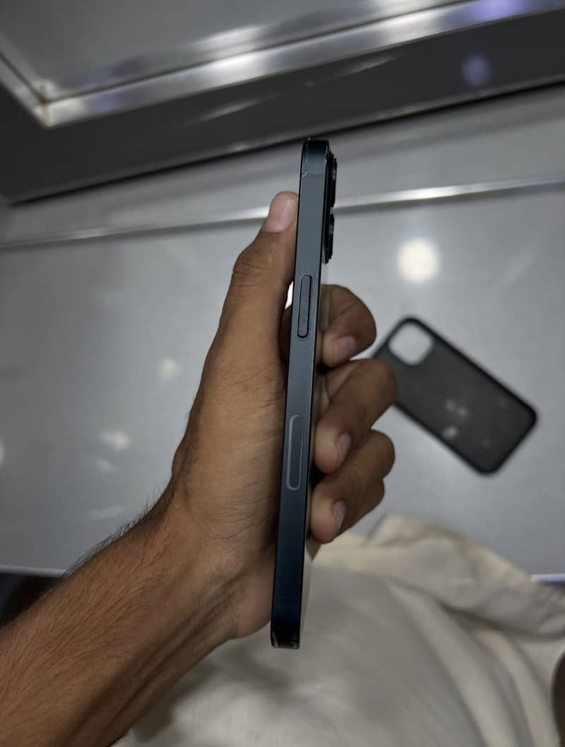 Apple iPhone 13 1