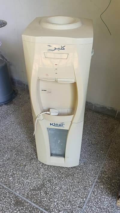 Water dispenser/ mini fridge