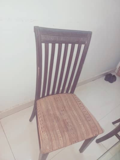 Elegant 5-Seater Dining Table Set – Excellent Condition | Rs. 40,000