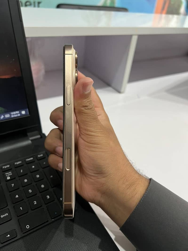 IPhone 16 Pro Max 1
