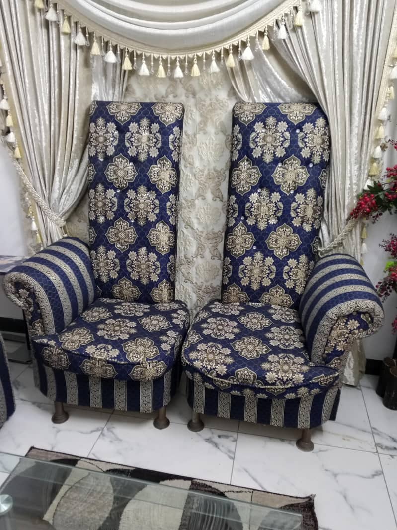 2 sofa chairs 0