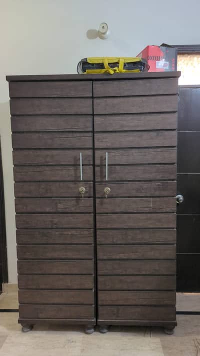 2 doors heighted and durable lasani almari