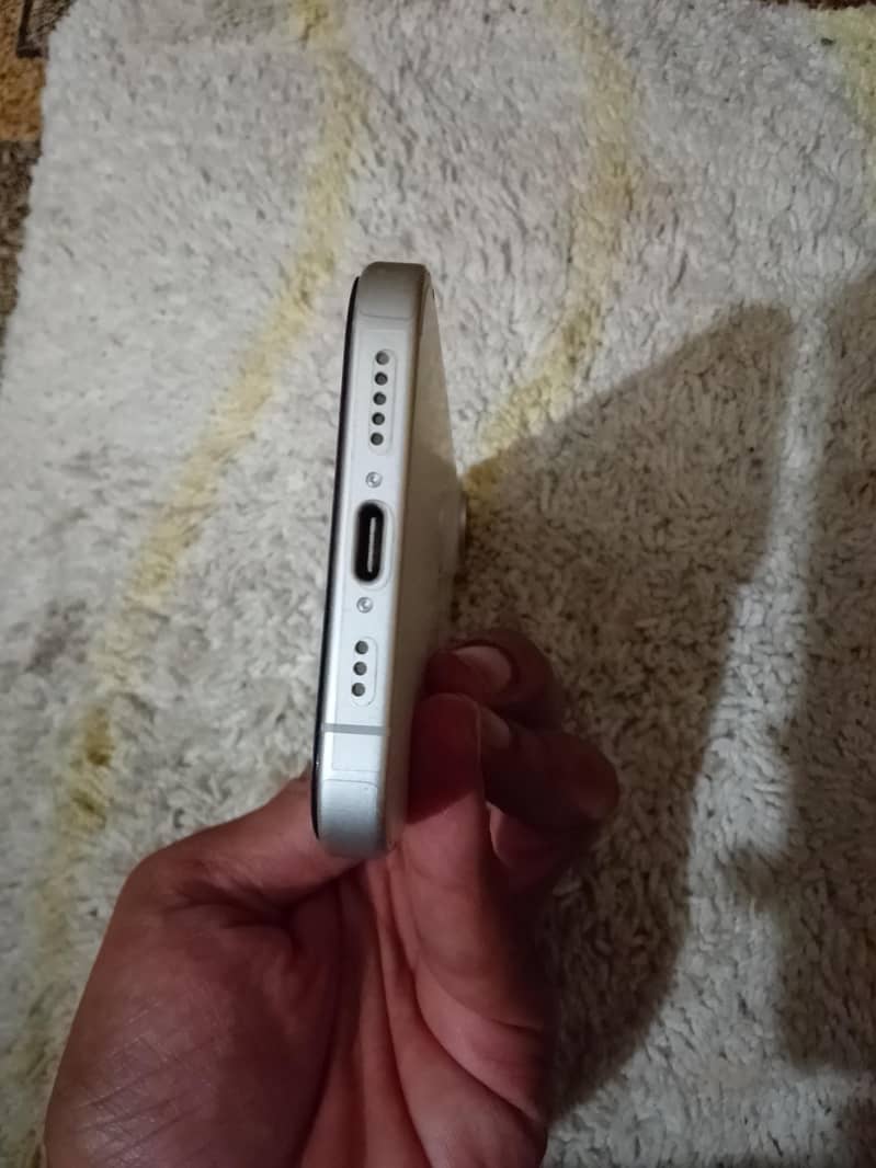 Apple iPhone 16 3