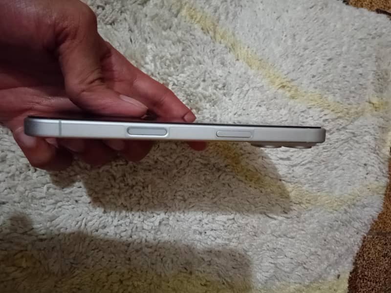 Apple iPhone 16 4