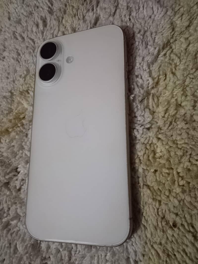 Apple iPhone 16 6