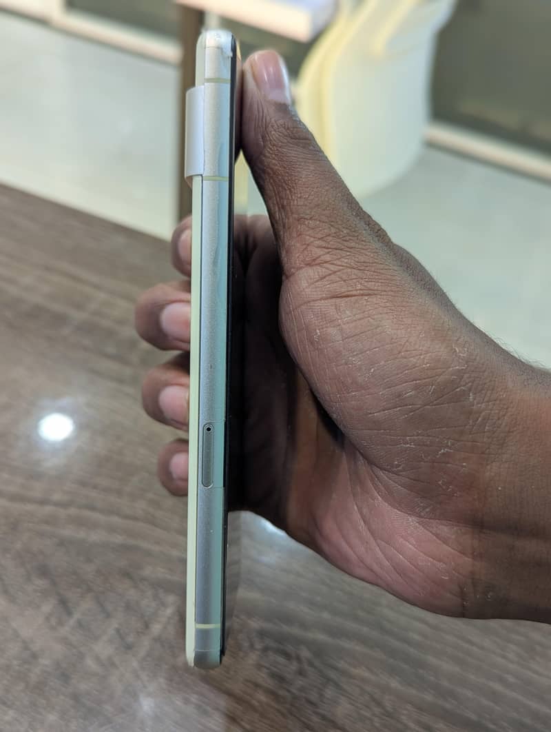 Google Pixel 7 4