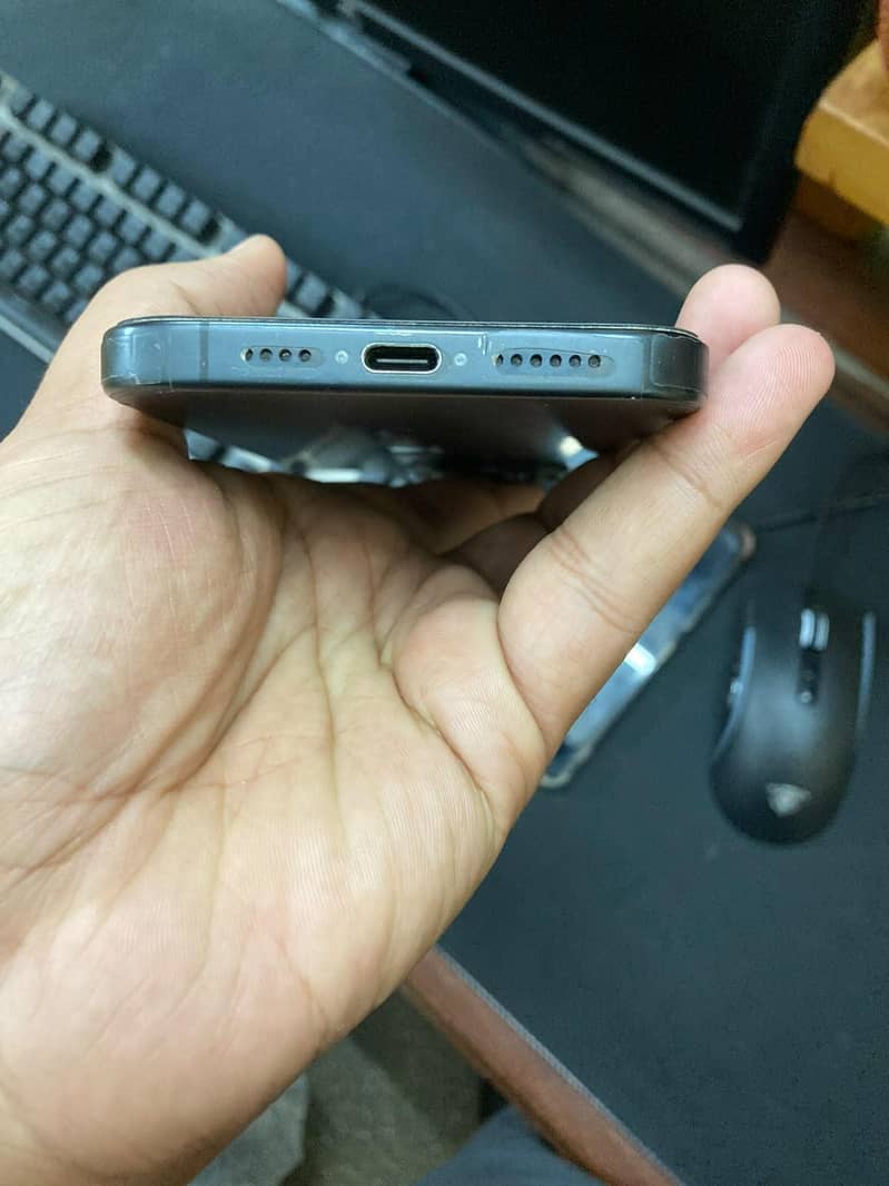 Apple iPhone 15 Pro Max 1