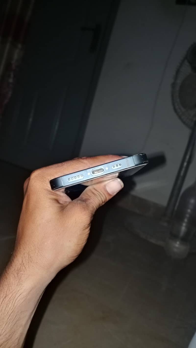 Apple iPhone 13 2