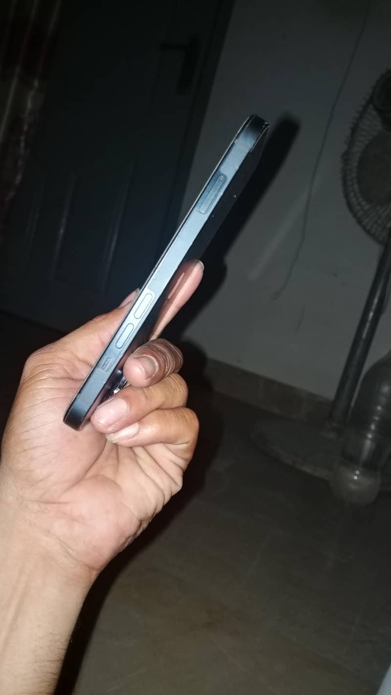 Apple iPhone 13 5