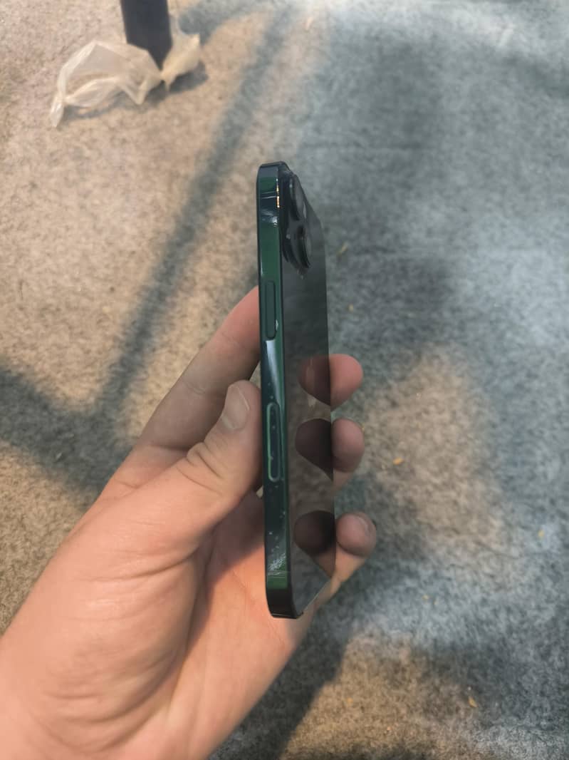 Apple iPhone 14 3