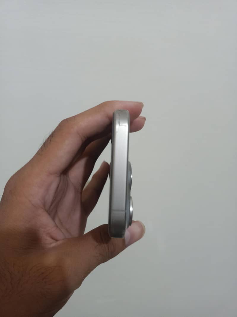 Apple iPhone 15 Pro 2