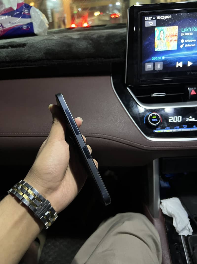Apple iPhone 15 Pro Max 2