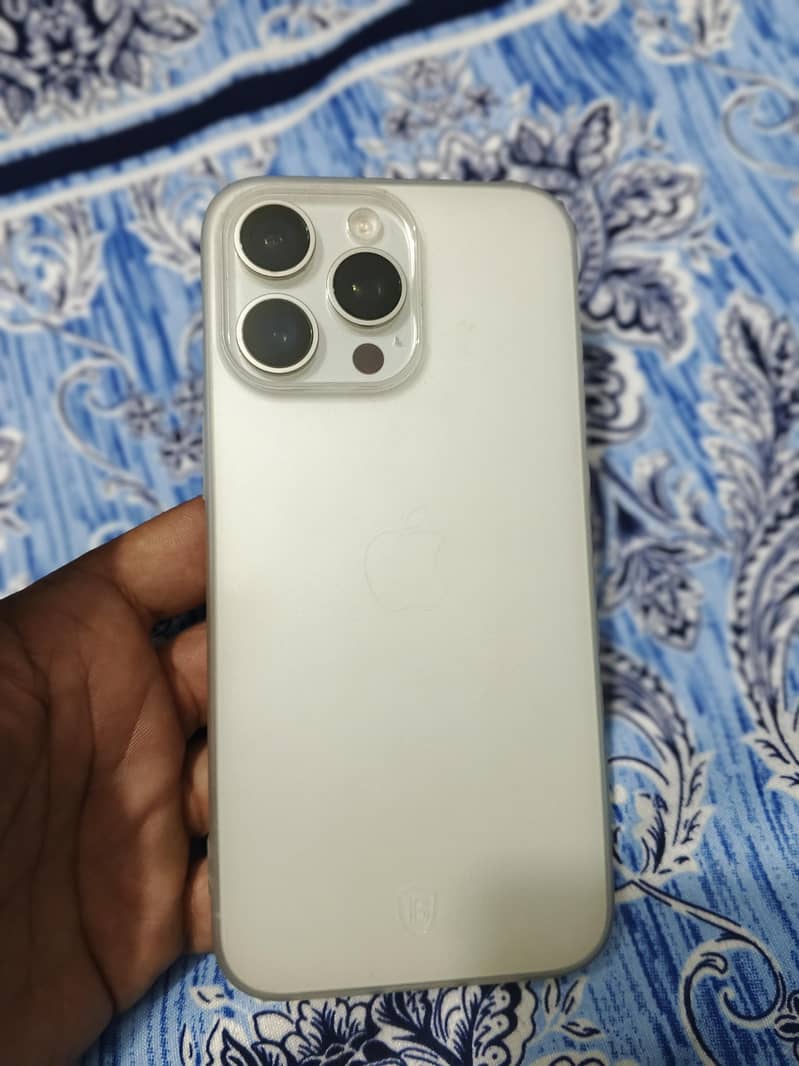 Apple iPhone 15 Pro Max 0