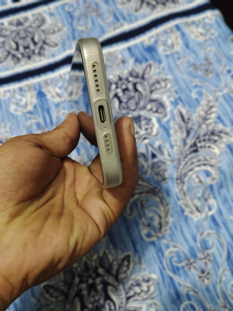 Apple iPhone 15 Pro Max 3