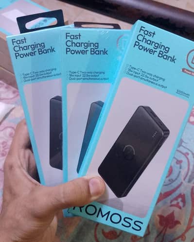 ROMOSS 10,000mAh Fast Charging Power Bank ہے۔   22.5W Output