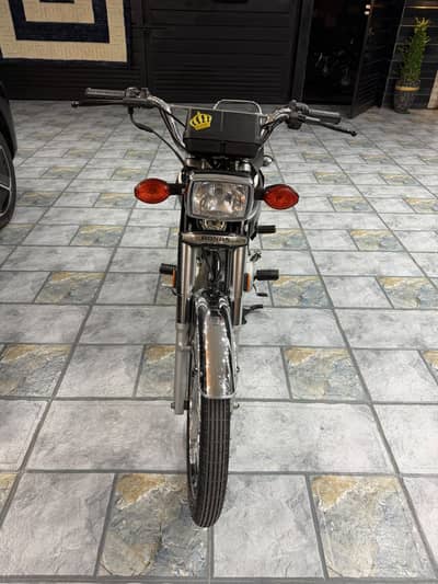 CG 125 2025 Model 6300 km Brand New One Hand Use