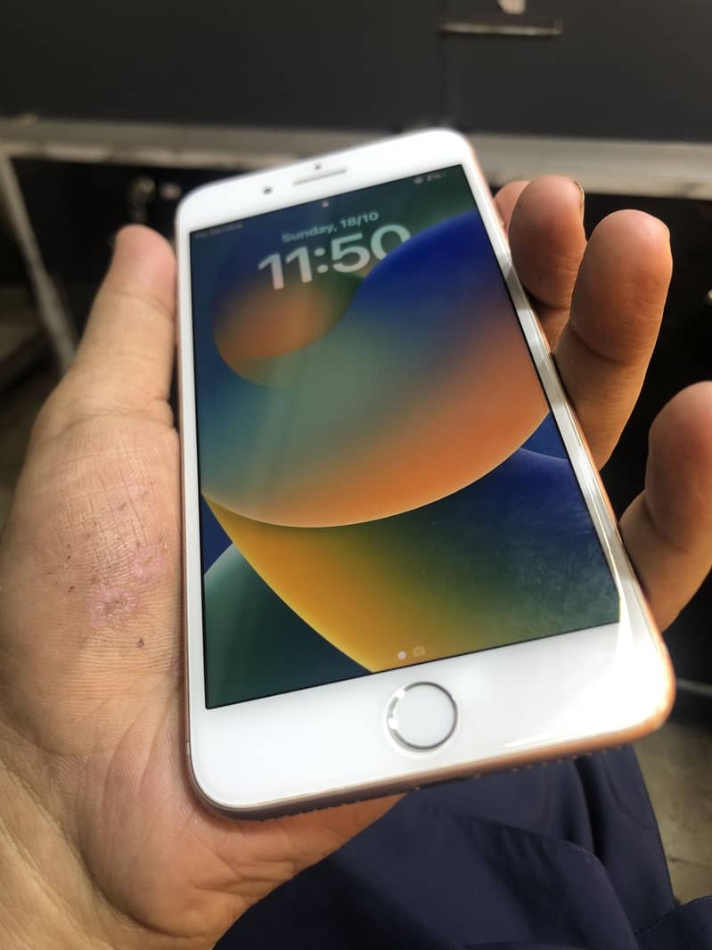 Apple iPhone 8 Plus 0
