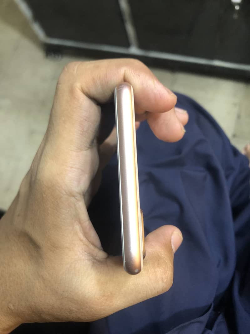 Apple iPhone 8 Plus 1