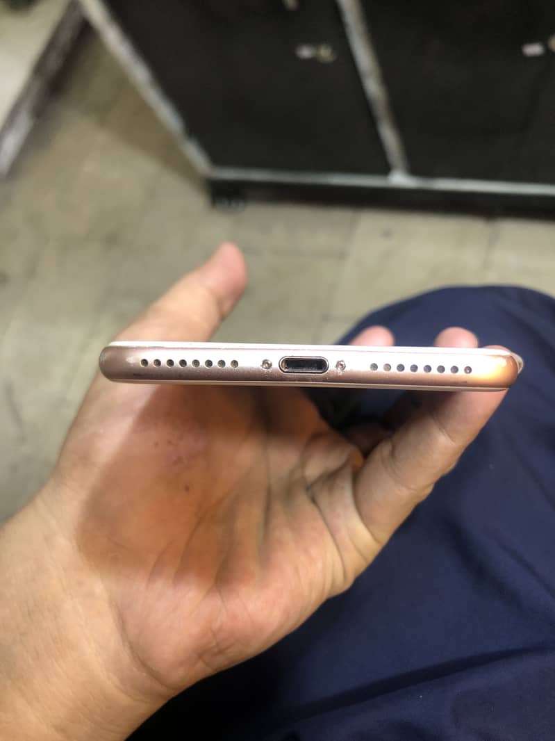 Apple iPhone 8 Plus 3