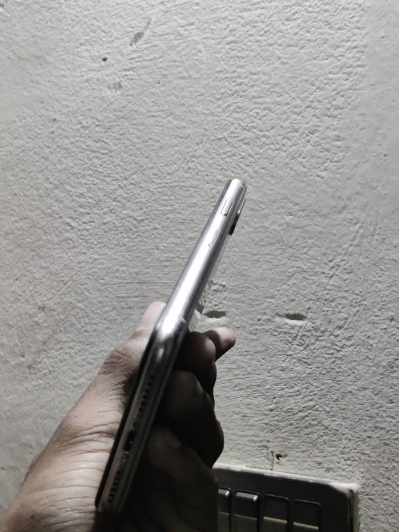 Apple iPhone X 3
