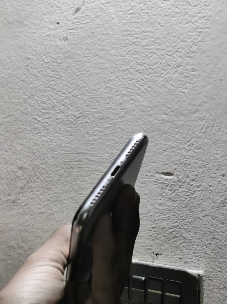 Apple iPhone X 4