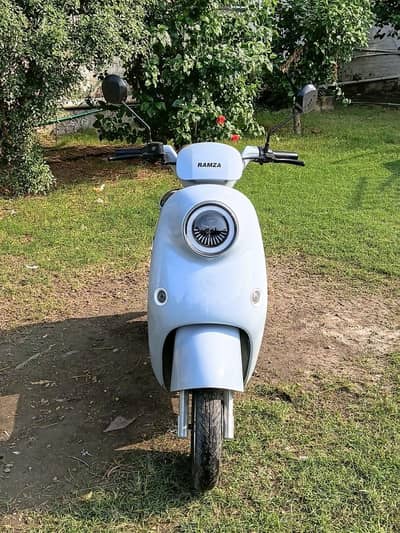Ramzan yarii plus Electric Scooter | Sky blue color | New battries lhr