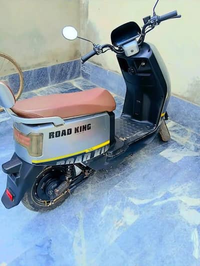 Road King Scooty RX9 2025 Electric Scooter – Silver | Papers Complete