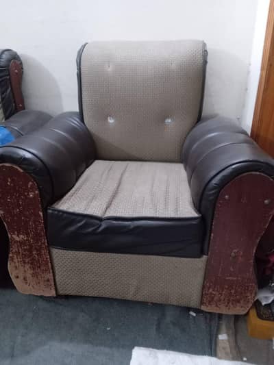Old 6 seater sofa urgent sale