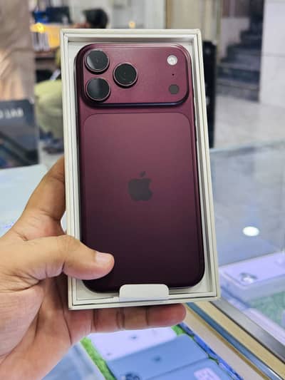 18 Pro Max 256 GB Burgundy Active 11 Cycle only
